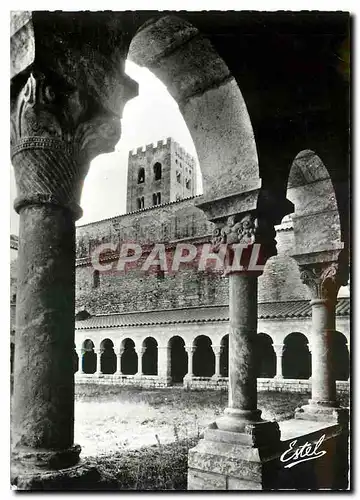Cartes postales moderne Abbaye de St Michel de Cuxa Prades Pyrenees Orientales Galeries du Cloitre et clocher