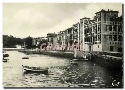 Cartes postales moderne St Jean de Luz Le Quai et la Maison de l'Infante