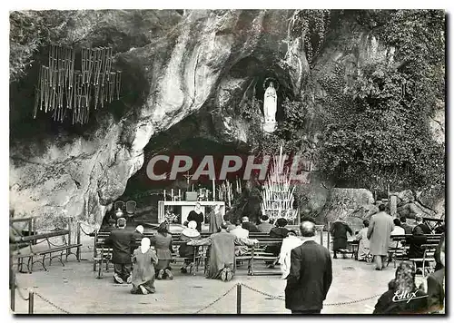 Cartes postales moderne Lourdes La Grotte miraculeuse dont le nouvel autel en marbre des Pyrenees