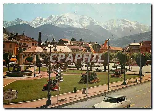 Cartes postales moderne Sallanches Hte Savoie la Place Charles Albert et le Mont Blanc