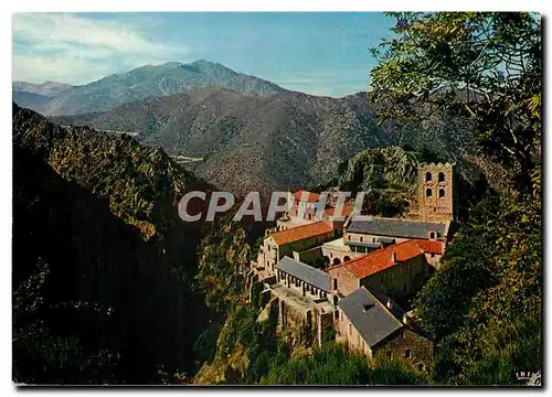 Cartes postales moderne En Roussillon l'abbaye de Saint Martin du Canigou fondee au XI siecle aux environs de Vernet les