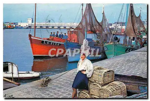 Moderne Karte Le Vendee les Sables d'Olonne le Port au Fond la Nouvelle Criee Bateaux de peche Folklore