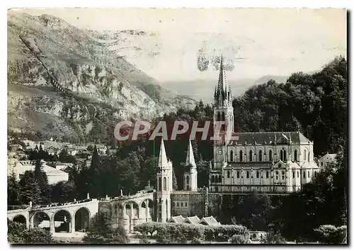 Cartes postales moderne Lourdes La Basilique vue du Cote