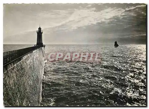 Cartes postales moderne Les Sables d'Olonne Vendee Coucher de soleil a l'entree du port