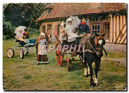 Cartes postales moderne La Normandie Costumes et coiffes de la region de Lisieux Depart pour la fete du village