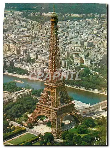 Cartes postales En survolant Paris La Tour Eiffel