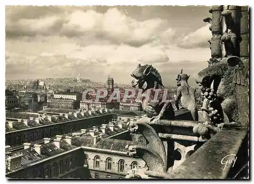 Cartes postales moderne Paris et ses Merveilles Chimeres de la cathedrale Notre Dame et panorama vers la butte Montmartr