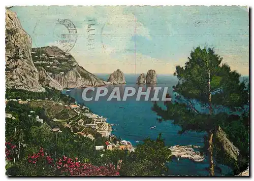 Cartes postales moderne Capri Vue generale avec les Faraglioui