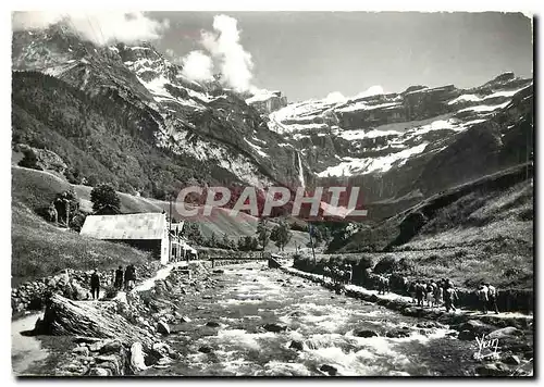 Cartes postales moderne Gavarnie Hautes Pyrenees La Chaumiere le Gave et le Cirque