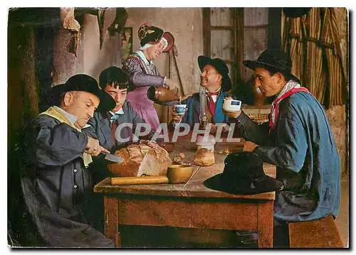 Cartes postales moderne Groupe Folklorique La Bourree Bourbonnaise du Moulins Folklore