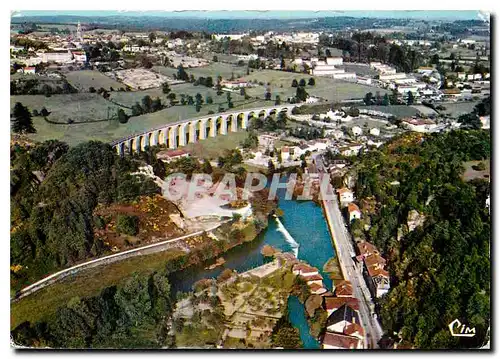 Cartes postales moderne Sites et Paysages Limousins St Leonard de Noblat (HTE Vienne) vue generale aerienne