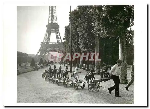Cartes postales moderne Paris 1969 Robert Doisneau La cavalerie du Champ de Mars