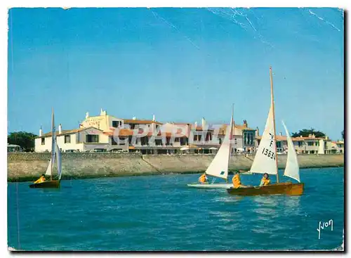 Cartes postales moderne Couleurs et Lumiere de France Ile de Re La Flotte (Ch Mme) Le Quais et la terrasse de l'Ilot