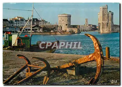 Cartes postales moderne La Rochelle (Ch Mme) L'entree de la chaine (a droite) et le tour Saint Nicolas (a gauche)