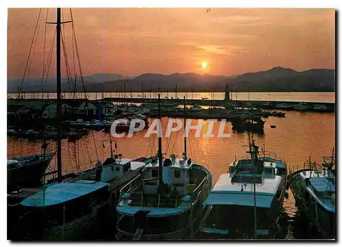 Cartes postales moderne La Cote d'Azur Varoise Saint Tropez (Var) Coucher de Soleil sur le POrt