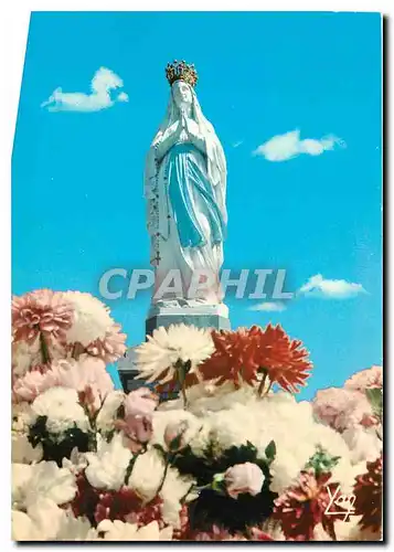 Cartes postales moderne Nos Belles Pyrenees Lourdes La vierge Couronnee