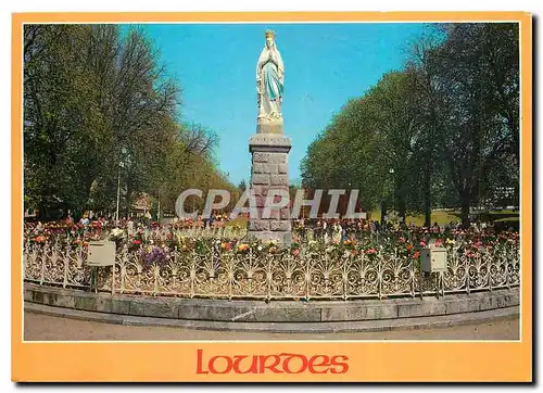 Cartes postales moderne Lourdes La Vierge Couronnee