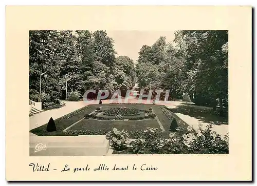 Cartes postales moderne Vittel La grande Allee devant le casino