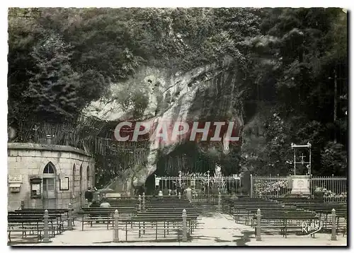 Cartes postales moderne Lourdes La Grotte miraculeuse