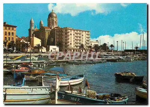 Moderne Karte Saint Raphael Un coin du Port et la cathedrale Bateaux de peche