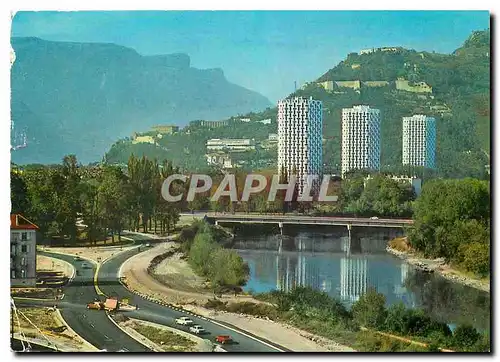 Cartes postales moderne Arrivee a Grenoble par la route de Chamrousese l'Isere et les Tours (28 etages) Anger Pivo et Ju