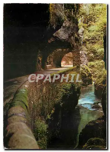 Cartes postales moderne Les Alpes touristiques le Vercors La Route a l'Interieur des Grands Goulets et la Vernaison
