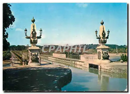 Cartes postales moderne  Briare (Loiret) Le Pont Canal constrit par Eiffel Longueur 662 m Largeur 11 50 m