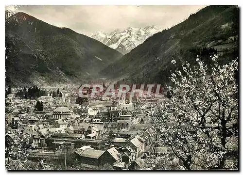Cartes postales moderne Haute Garonne Luchon La Reine des Pyrenes Vue generale au Printemps le Port de Venasque