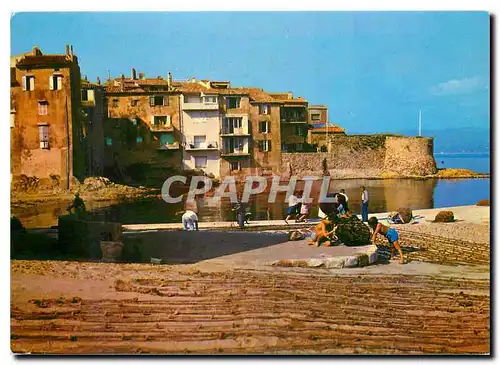 Cartes postales moderne Saint Tropez (Var) La Pouncho protegee par sa tour vestiges des anciens remparts Enfants