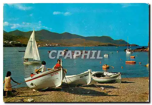 Cartes postales moderne Costa Brava Llansa Plage et Grifeu au Loin Bateau