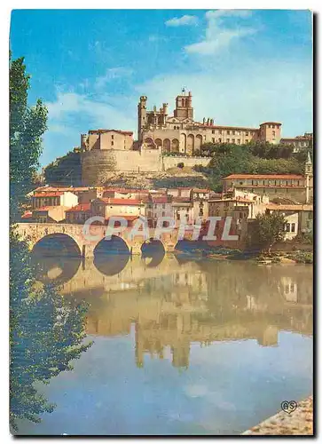 Cartes postales moderne Beziers (Herault) La Cathedrale St Nazaire dominant le Pont sur L'Orb