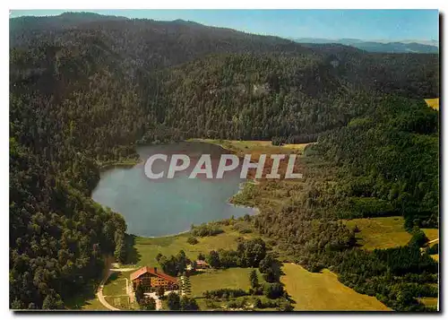 Cartes postales moderne Paysages du Jura le Lac de Bonlieu dans son cadre boise