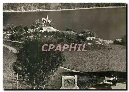 Cartes postales moderne Lac de Laffrey (Isere) et statue de Napoleon