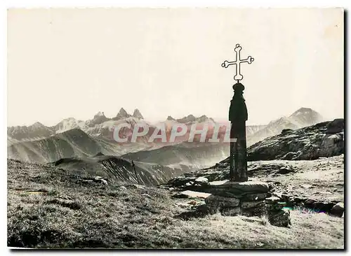 Cartes postales moderne Les Grand Cols col de la croix de Fer (alt 2987 m) et les Aiguilles d'Arves