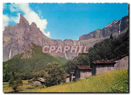 Cartes postales moderne Le Cirque du Fer a Cheval a Sixt (Haute Savoie) Le village des Pellys et les Cascades