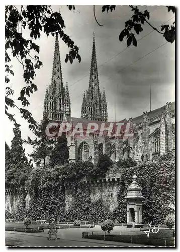 Cartes postales moderne Bretagne Quimper Finistere Les Fleches de la Cathedrale et les arenes