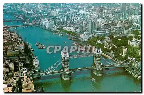 Cartes postales moderne Aerial view of Tower Bridge and the City of London