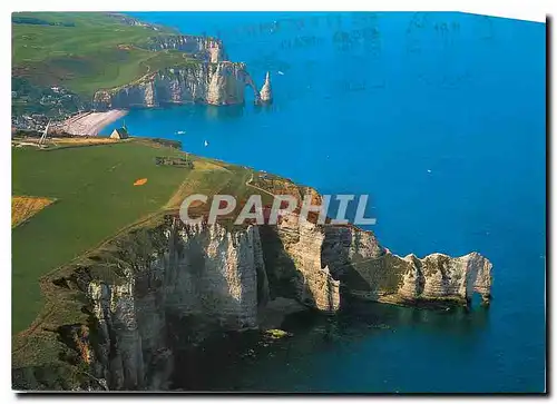 Moderne Karte Etretat Seine Mme Vue generale sur les Falaises et la plage