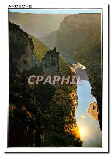 Cartes postales moderne Les Gorges de l'Ardeche Grotte de la Madeleine Coucher de soleil sur la Cathedrale