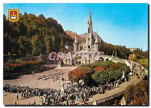 Cartes postales moderne Lourdes Les Malades Assistant au Chemin de Croix
