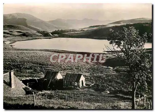 Cartes postales moderne Environs du Mont Dore P de D Lac de Guery et le puu de la Croix Morand