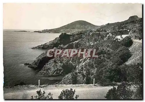 Moderne Karte Le Dramont Le bord de mer et les calanques