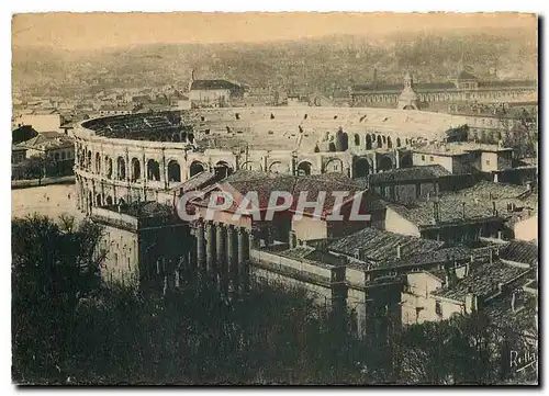 Cartes postales moderne Nimes Gard Vue generale et les Arenes