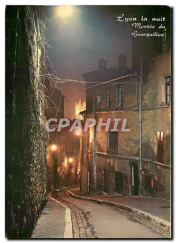 Cartes postales moderne Lyon Un aspect du Vieux Lyon la nuit la montee du Gourguillon