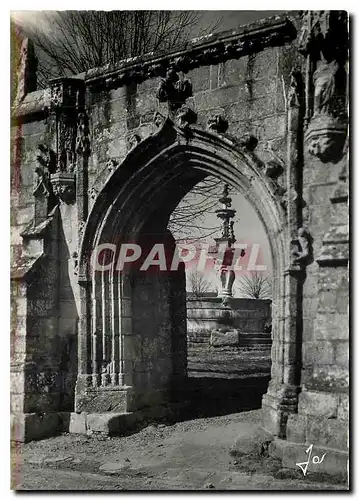 Cartes postales moderne Bretagne Saint Jean du Doigt Finistere L'Arc de Triomphe du XV et l'Elegante fontaine du Doigt C