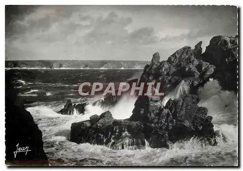 Cartes postales moderne La Bretagne Pointe du Raz Finistere Le Maine couche au fond la baie des Trepasses