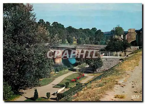 Cartes postales moderne Pont d'Ouilly Le Jardin Public et l'Orne