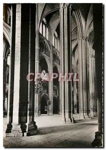 Cartes postales moderne Cathedrale St Etienne de Bourges A Travers les Nefs