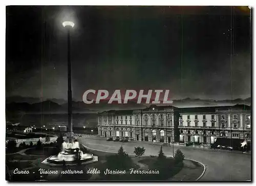 Cartes postales moderne Cuneo Visione notturna della Stazione Ferroviaria
