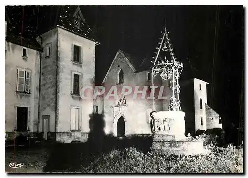 Cartes postales moderne Couches S et L Le Vieux Puits et l'Entree de la Chapelle Illumines